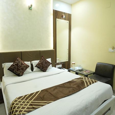 Hotel Rajkamal Near Varanasi Railway Station Kültér fotó
