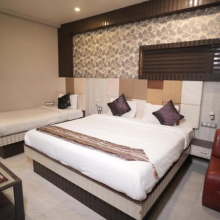Hotel Rajkamal Near Varanasi Railway Station Kültér fotó
