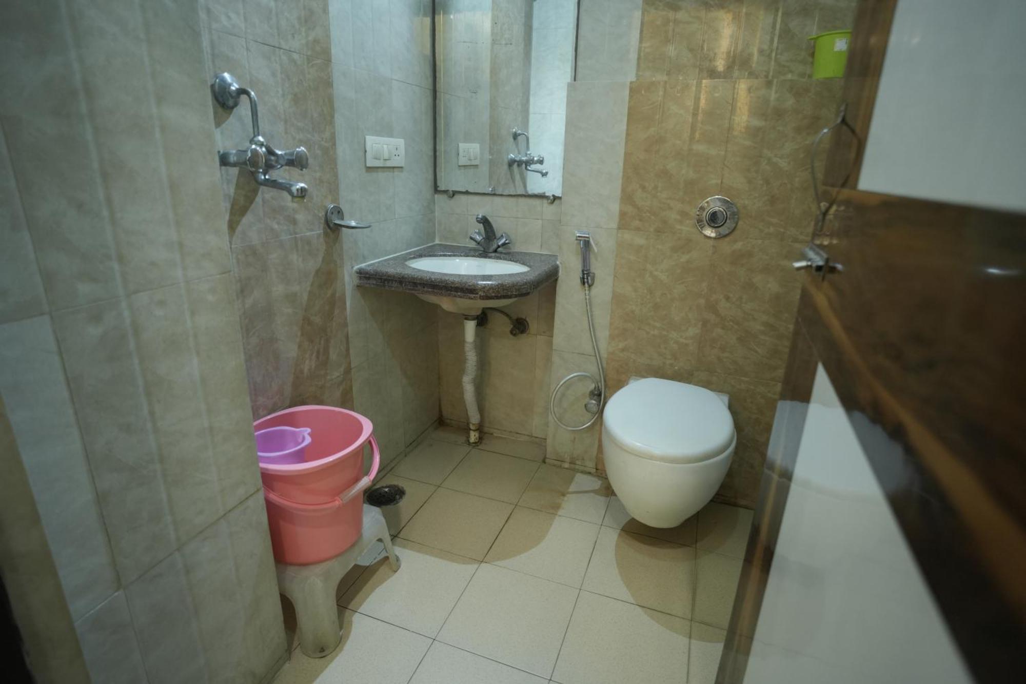 Hotel Rajkamal Near Varanasi Railway Station Kültér fotó
