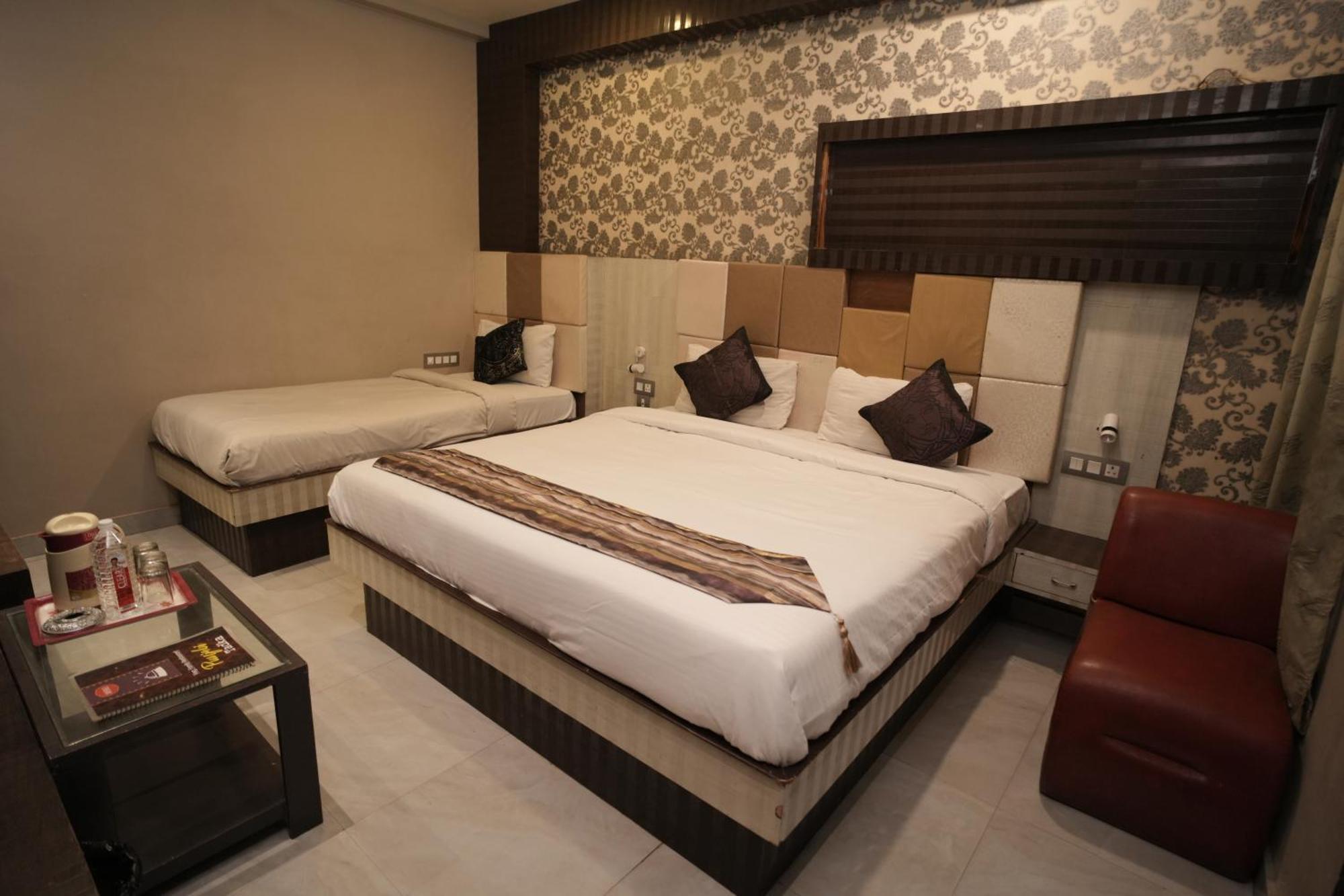 Hotel Rajkamal Near Varanasi Railway Station Kültér fotó