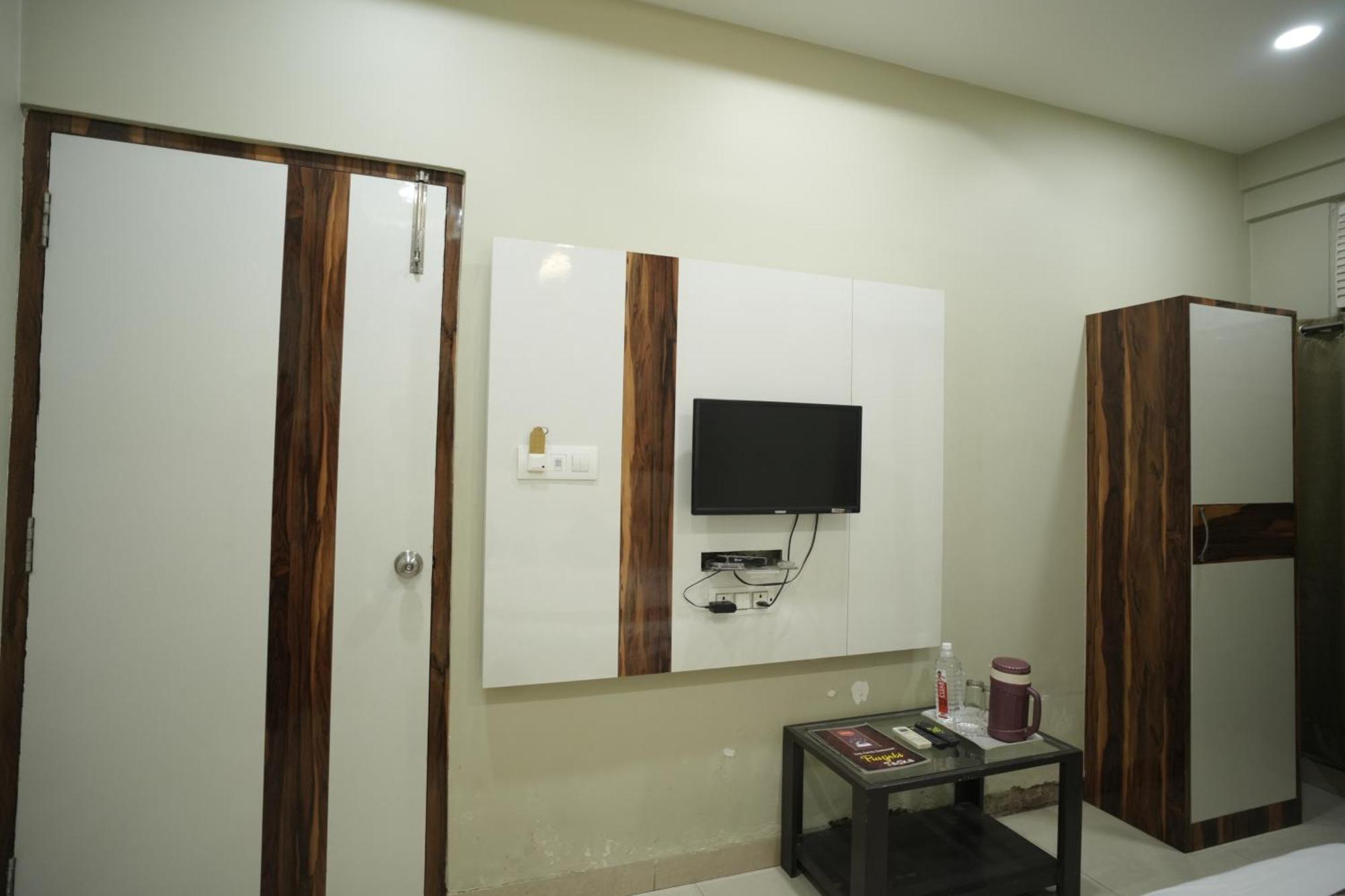 Hotel Rajkamal Near Varanasi Railway Station Kültér fotó