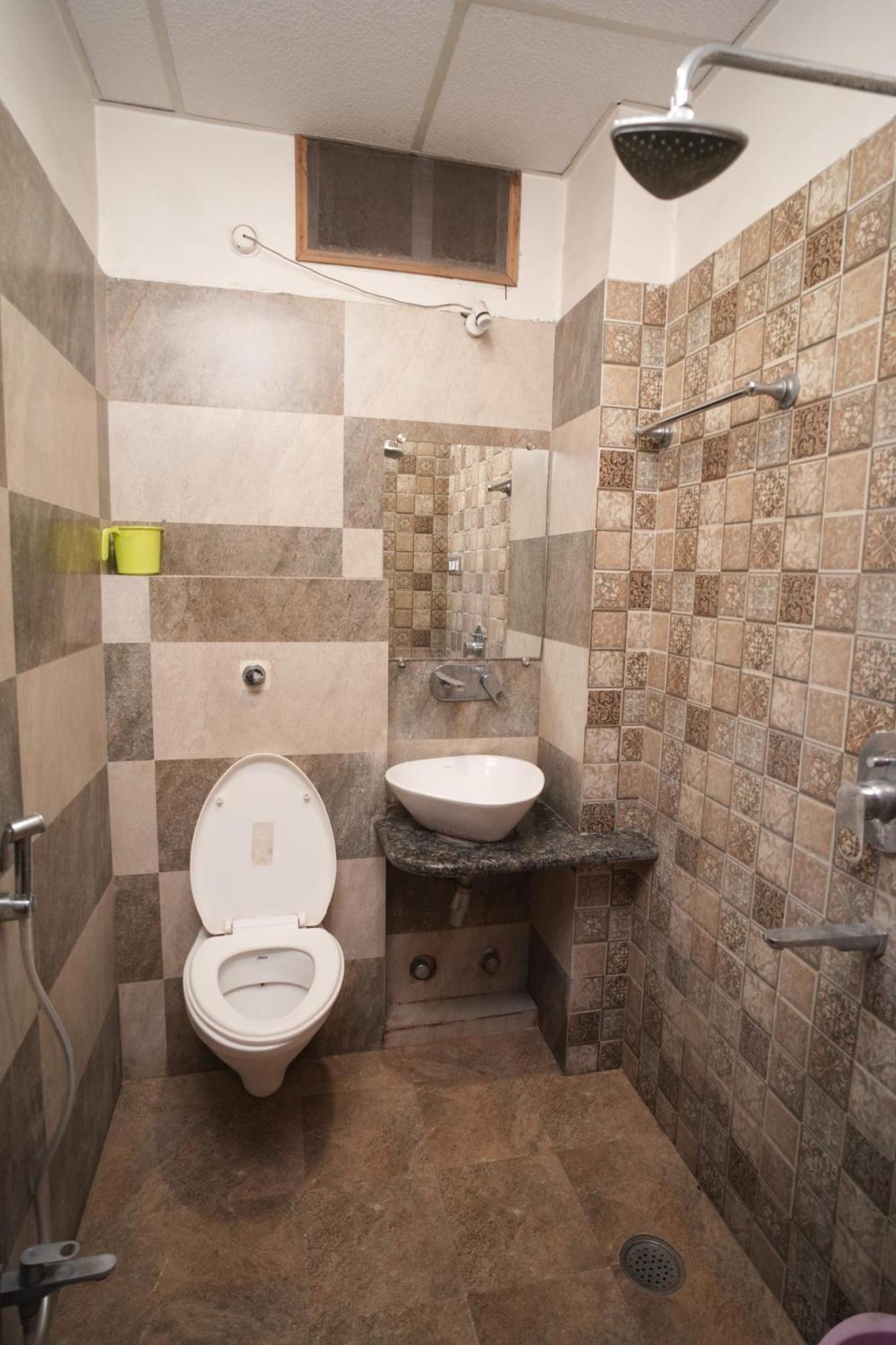 Hotel Rajkamal Near Varanasi Railway Station Kültér fotó