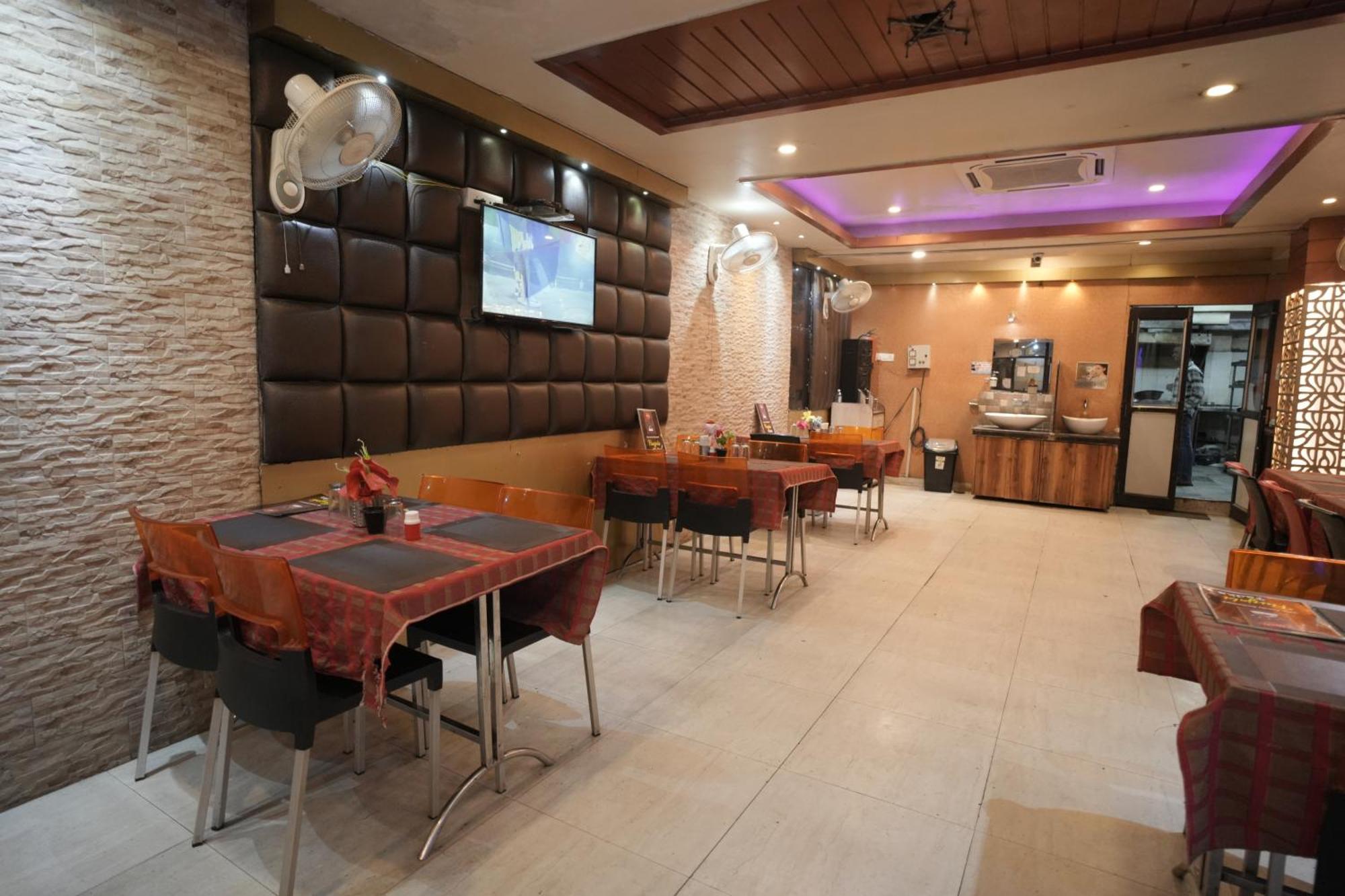 Hotel Rajkamal Near Varanasi Railway Station Kültér fotó