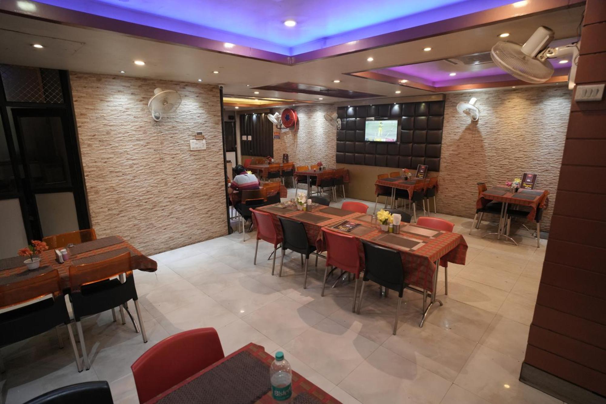 Hotel Rajkamal Near Varanasi Railway Station Kültér fotó