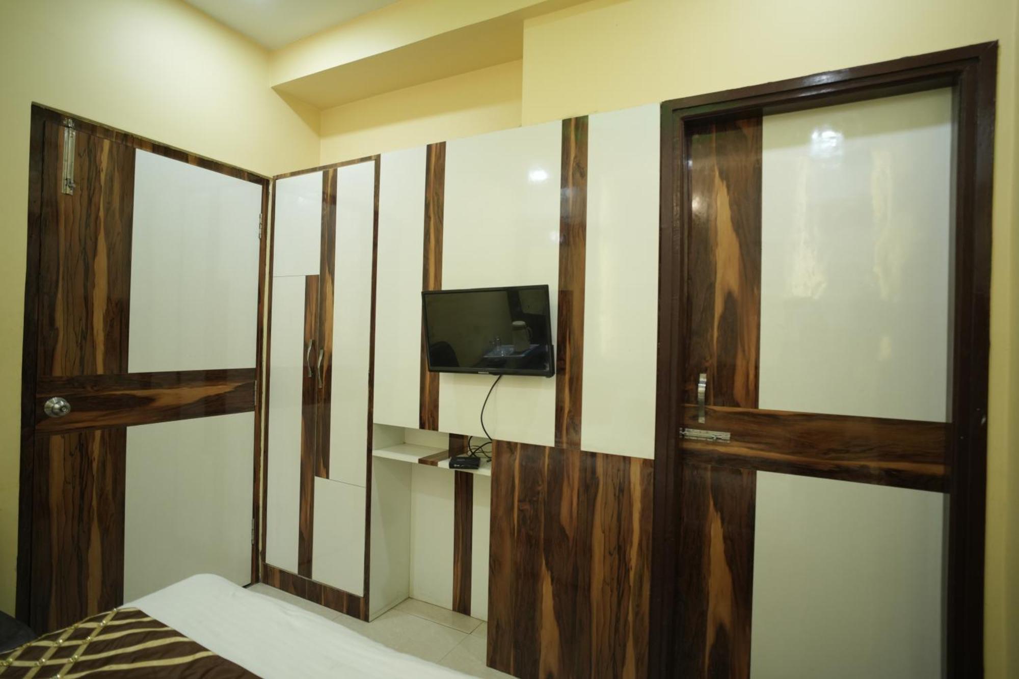 Hotel Rajkamal Near Varanasi Railway Station Kültér fotó