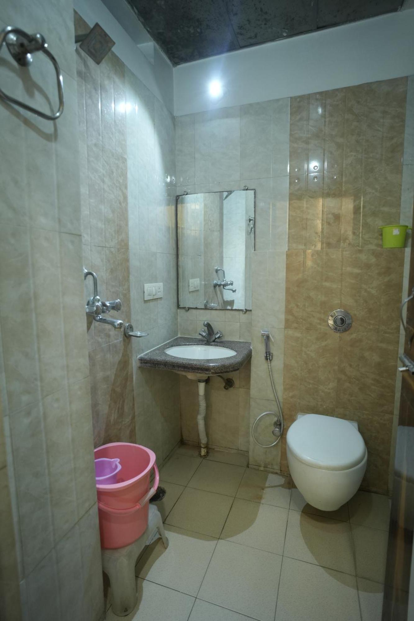 Hotel Rajkamal Near Varanasi Railway Station Kültér fotó