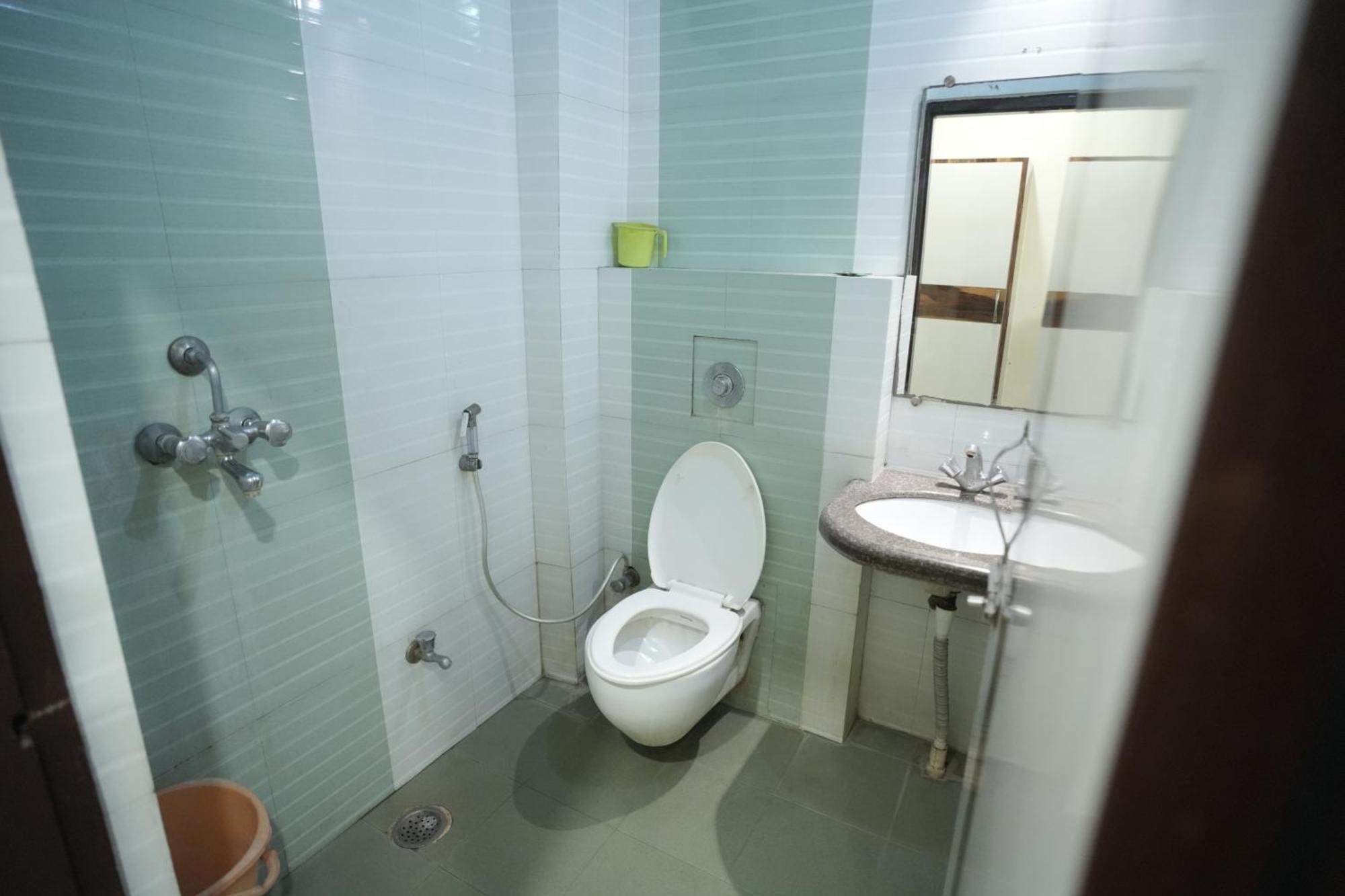 Hotel Rajkamal Near Varanasi Railway Station Kültér fotó