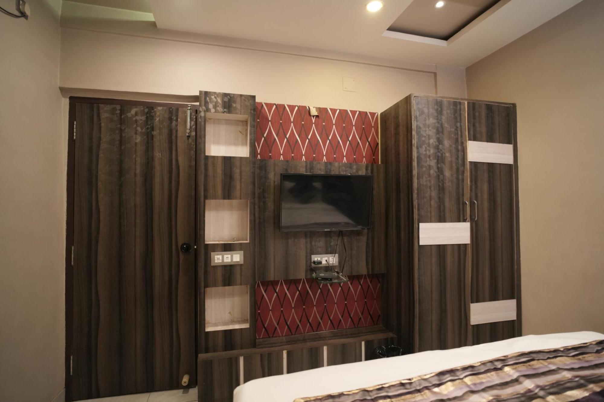 Hotel Rajkamal Near Varanasi Railway Station Kültér fotó