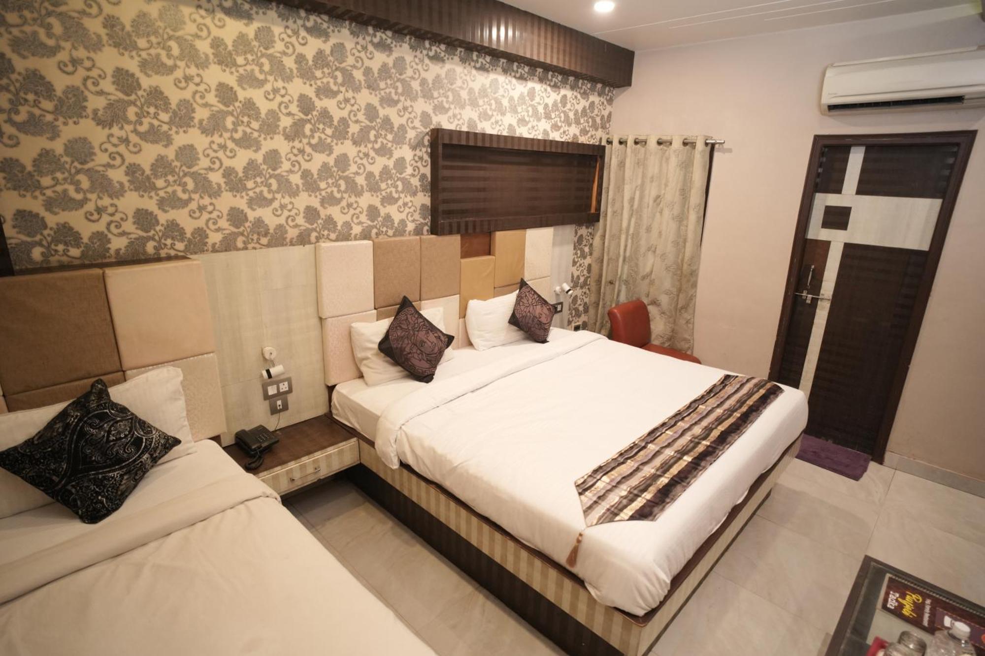 Hotel Rajkamal Near Varanasi Railway Station Kültér fotó