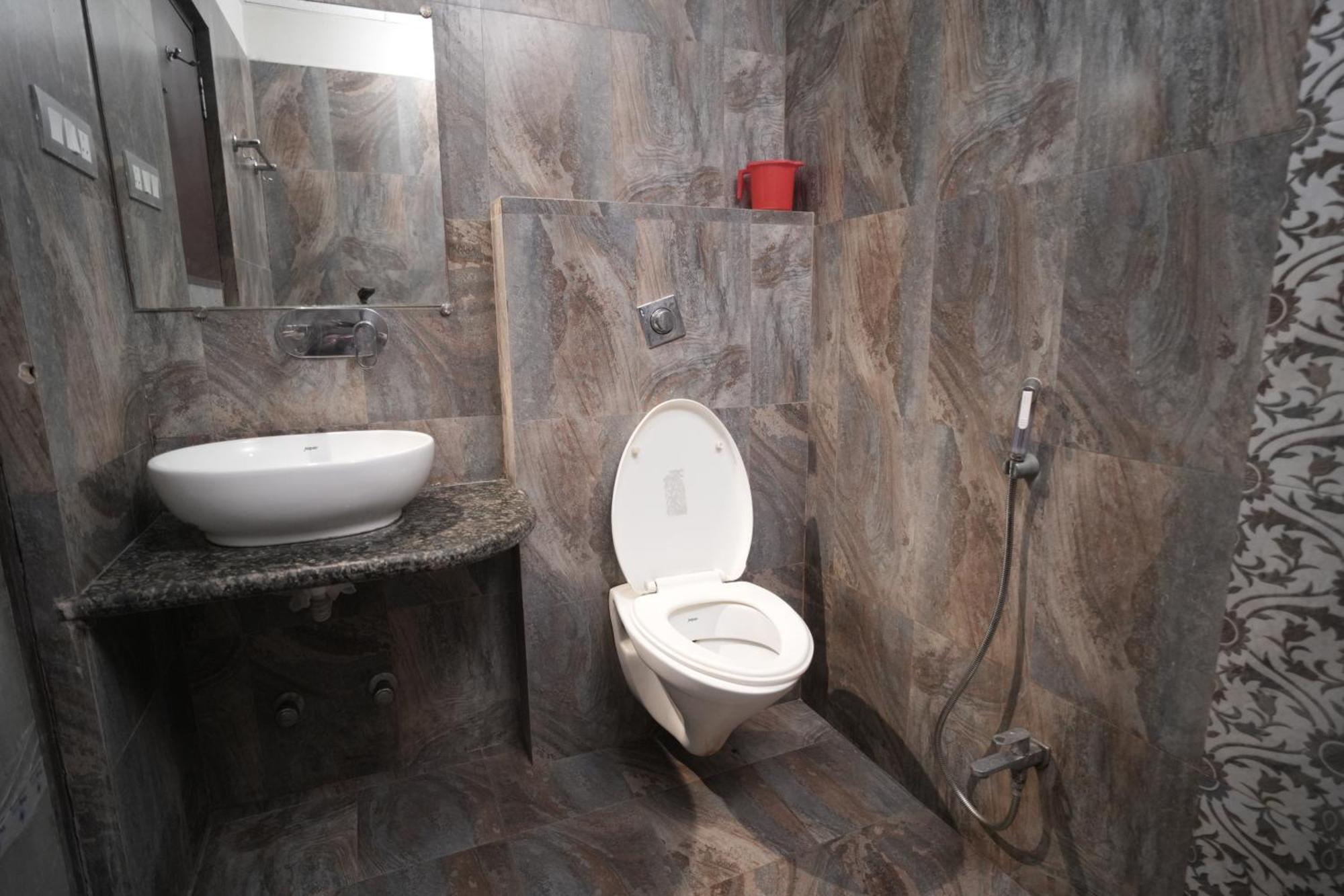 Hotel Rajkamal Near Varanasi Railway Station Kültér fotó