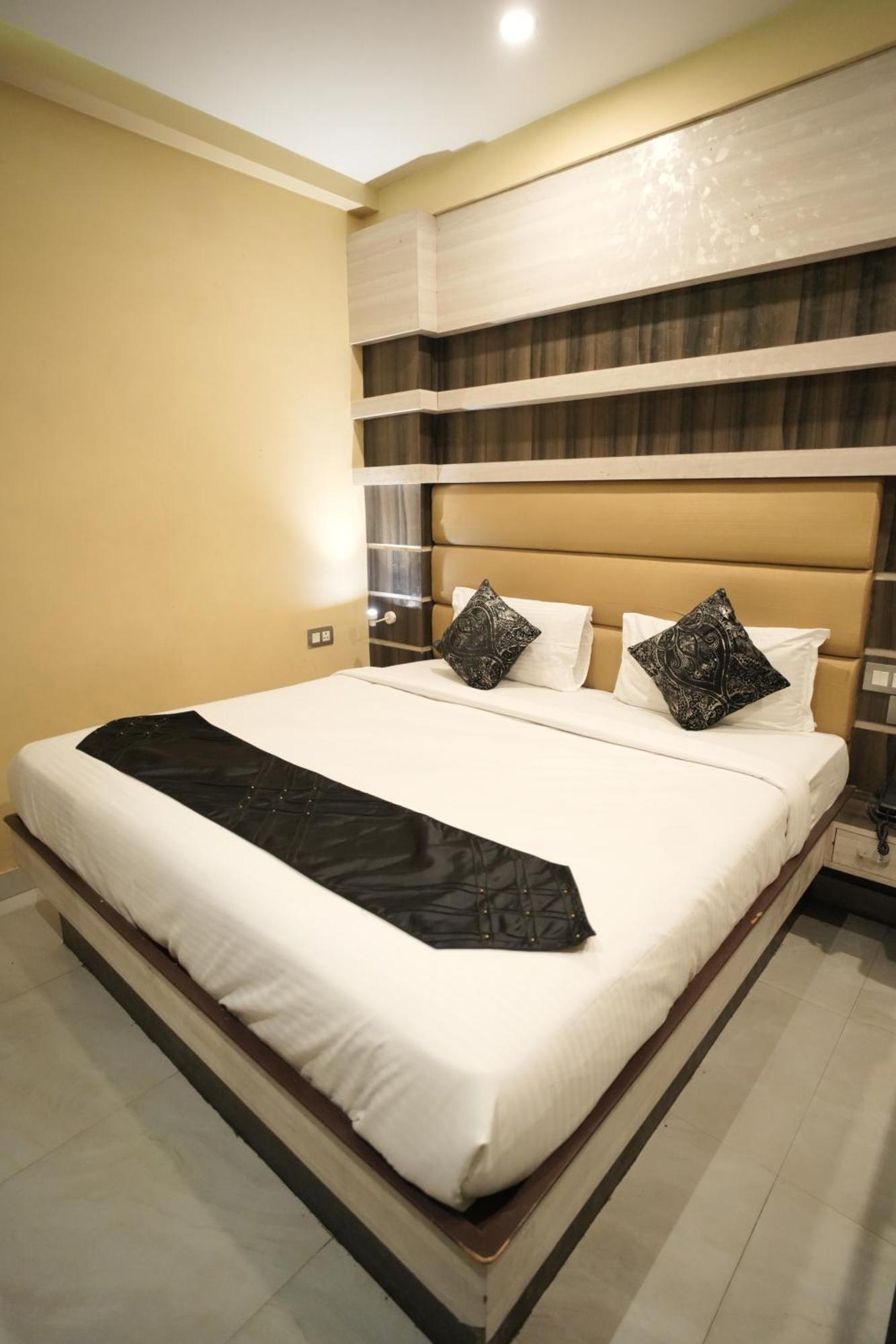 Hotel Rajkamal Near Varanasi Railway Station Kültér fotó