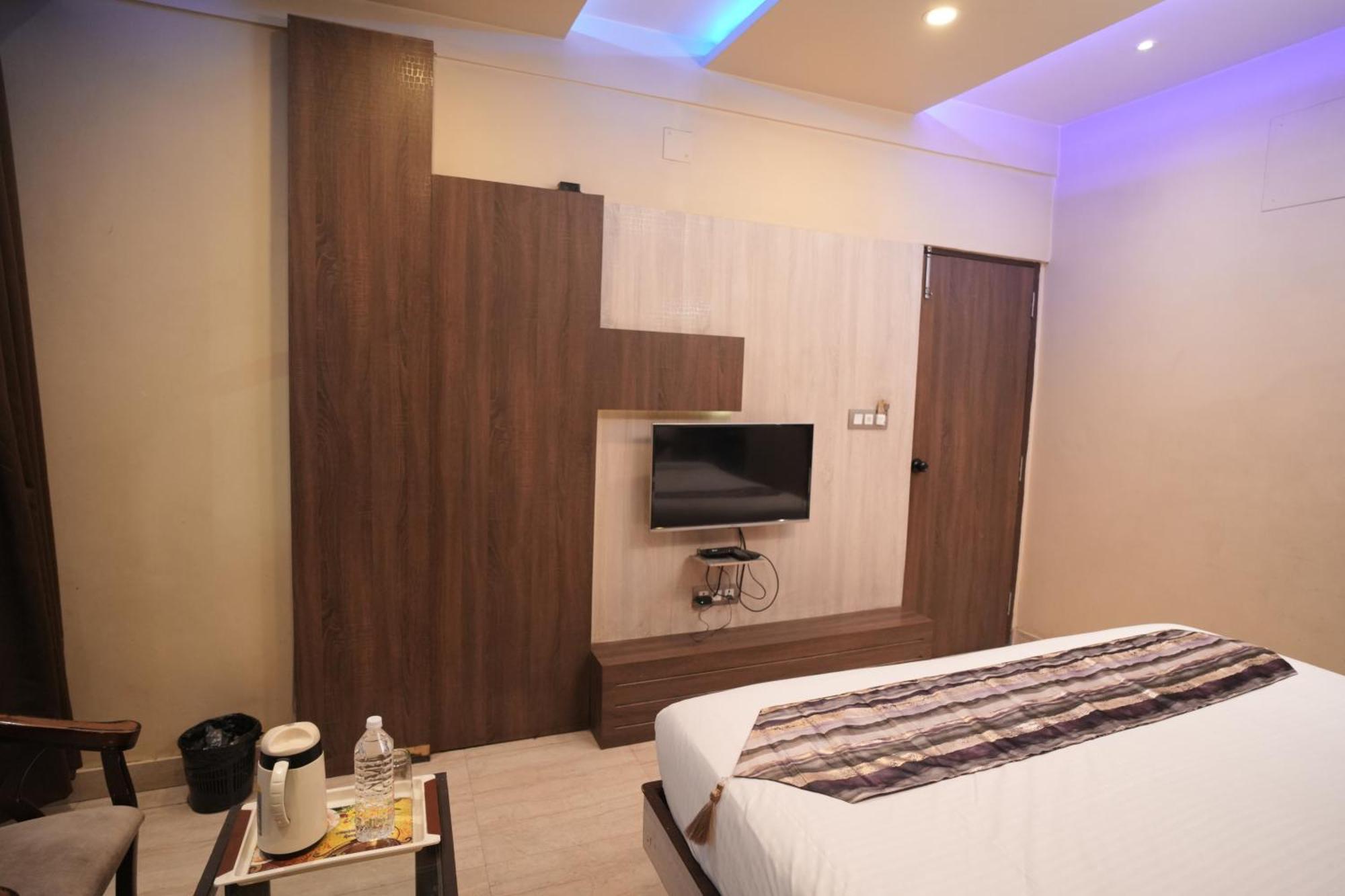 Hotel Rajkamal Near Varanasi Railway Station Kültér fotó