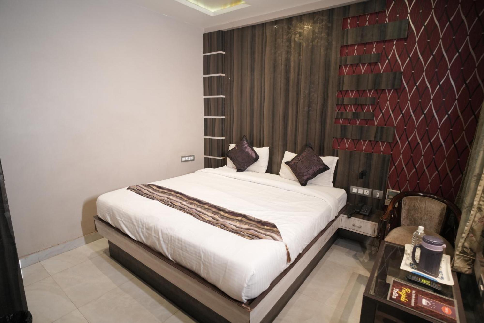 Hotel Rajkamal Near Varanasi Railway Station Kültér fotó