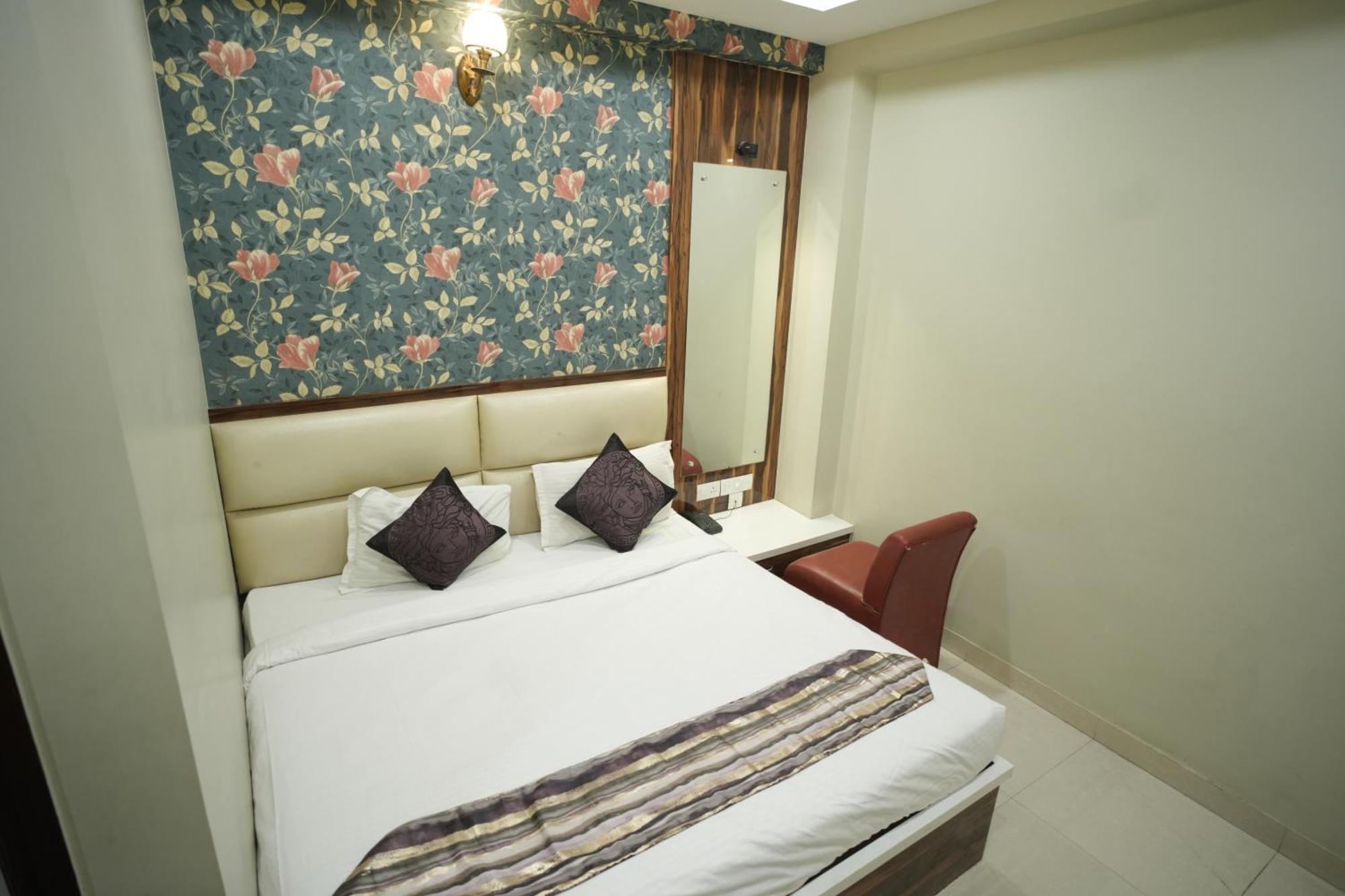 Hotel Rajkamal Near Varanasi Railway Station Kültér fotó