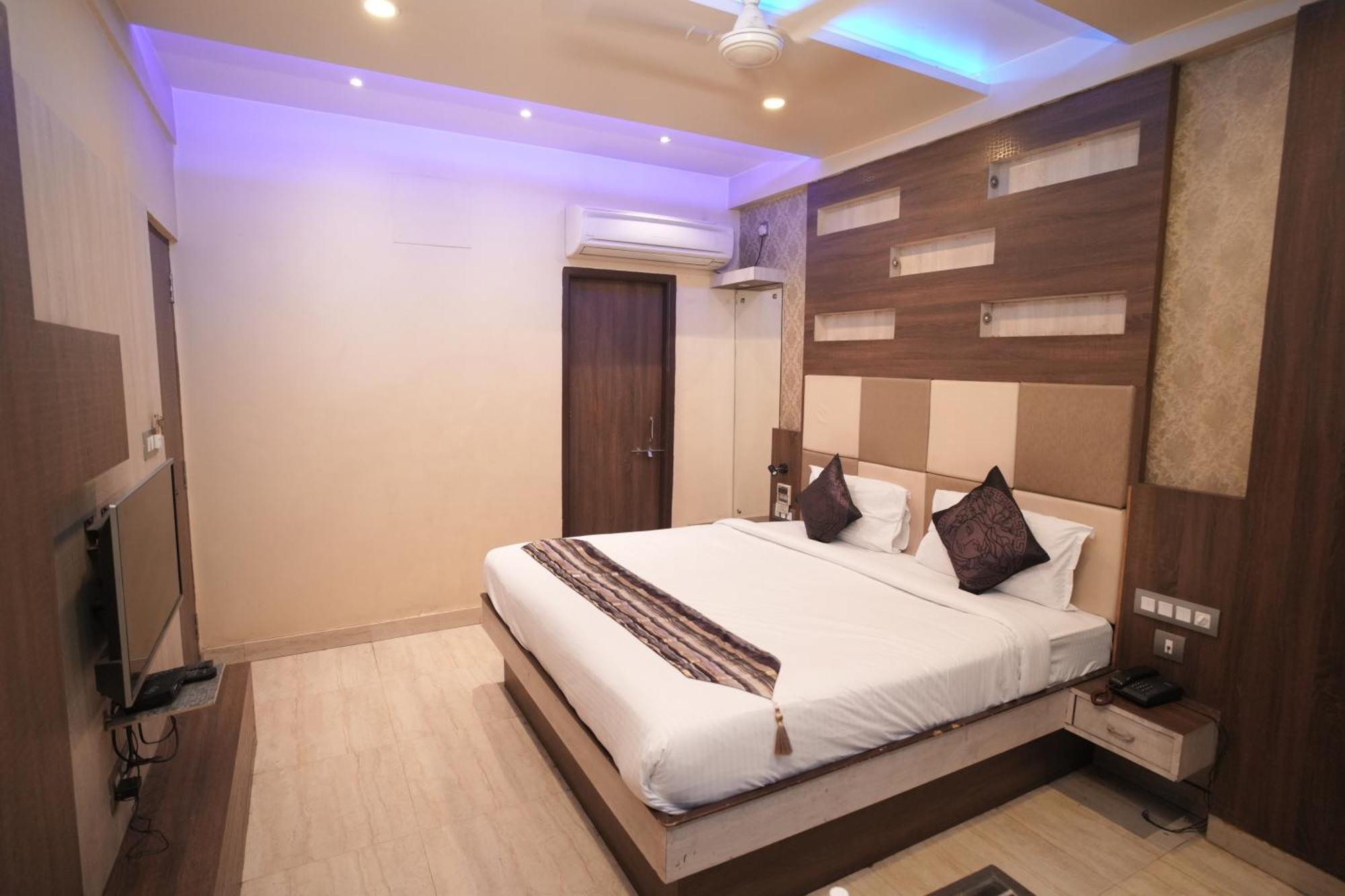 Hotel Rajkamal Near Varanasi Railway Station Kültér fotó