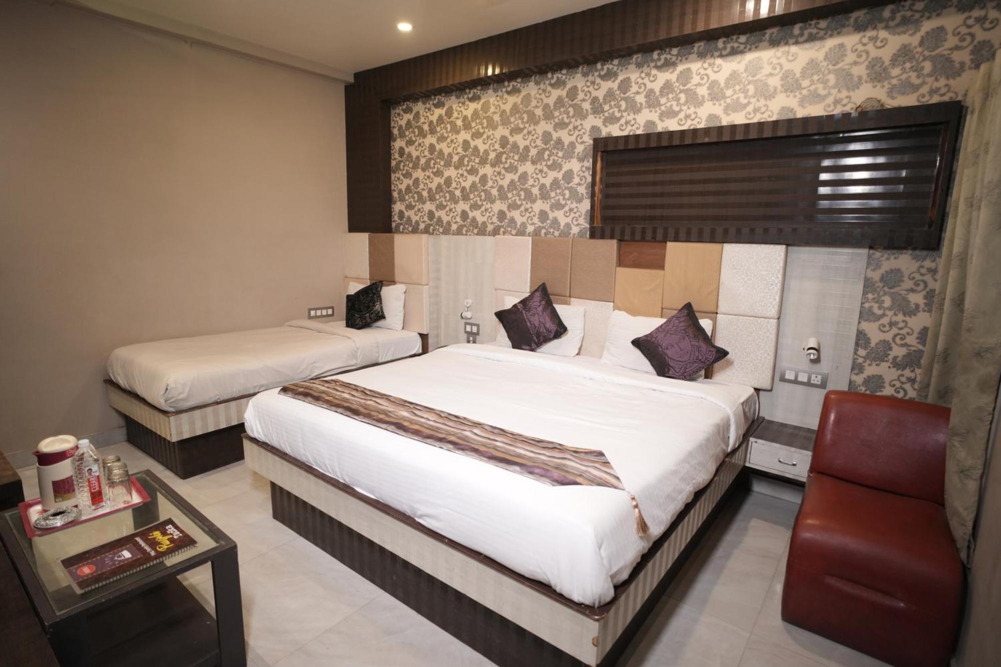 Hotel Rajkamal Near Varanasi Railway Station Kültér fotó