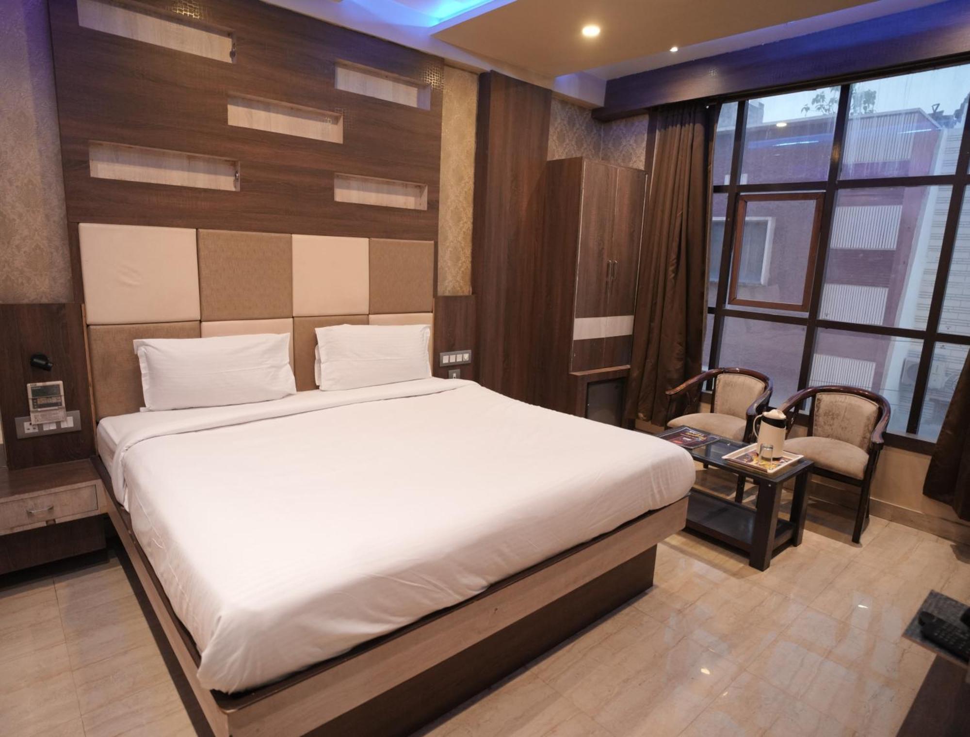 Hotel Rajkamal Near Varanasi Railway Station Kültér fotó